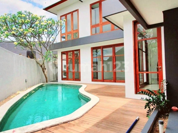 Charming Modern Villa with Private Pool in Serene Kerobokan, Perfect for Comfortable Living