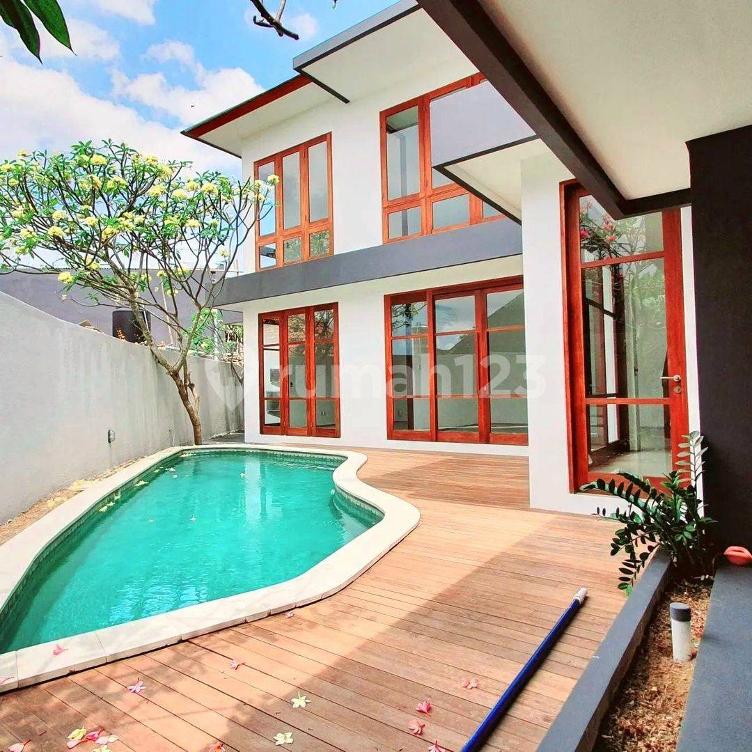 Charming Modern Villa with Private Pool in Serene Kerobokan, Perfect for Comfortable Living