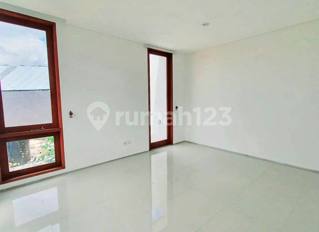 Charming Modern Villa with Private Pool in Serene Kerobokan, Perfect for Comfortable Living