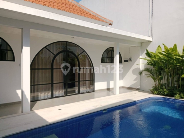 Cozy 2-Bedroom Villa in Canggu: Modern Design with Pool and Garden, Perfect for Families