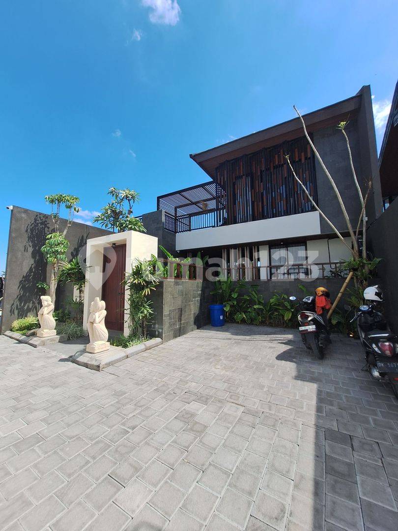 Puhu Villa For Rent in Bali : Villa Secure & Comfortable