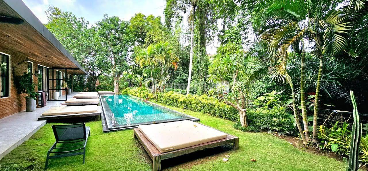 Kuta Utara Luxury Villa For Sale in Bali : Luxury Villa Secure & Comfortable