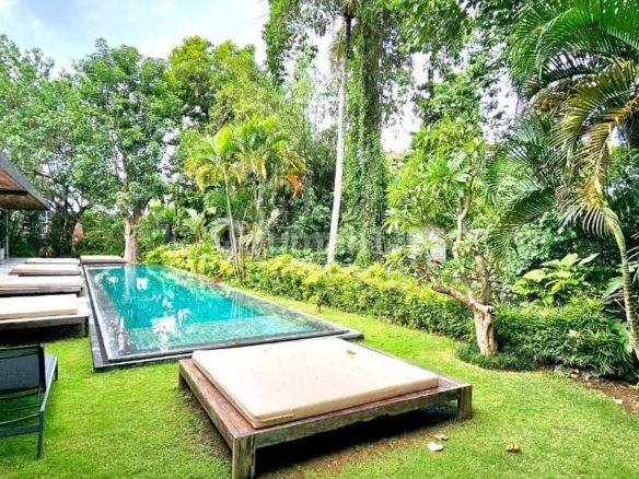 Luxurious 5-Bedroom Villa with Private Pool for Rent in Serene Pererenan, Close to Beaches