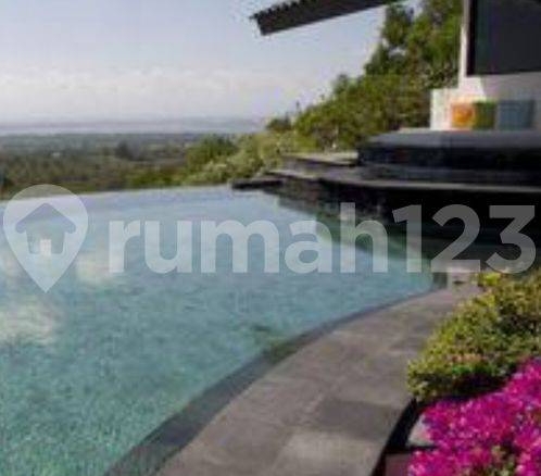 Luxurious Ocean View Villa in Bali: 5 Bedrooms, Modern Design, and Full Amenities