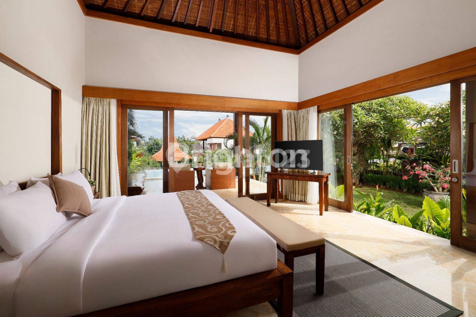 Sunset Road House For Rent in Bali : House Secure & Comfortable