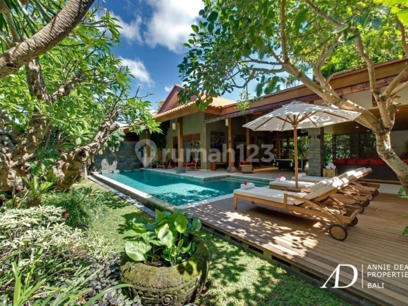 Luxury Balinese Villa for Sale in Seminyak – 4 Bedrooms, Pool, and Prime Location