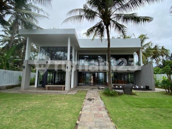 Luxury Beachfront Villa in Saba, Gianyar, Bali – 4 Bedrooms, Pool & Gym on 2335m² Land