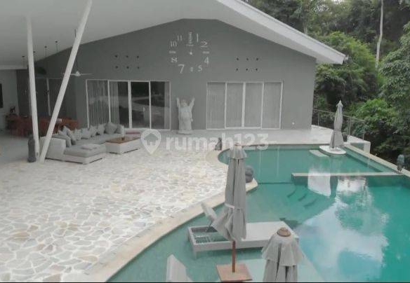 Luxury Riverside Villa in Semer, Kerobokan – 4 Bedrooms, Pool, and Stunning Views