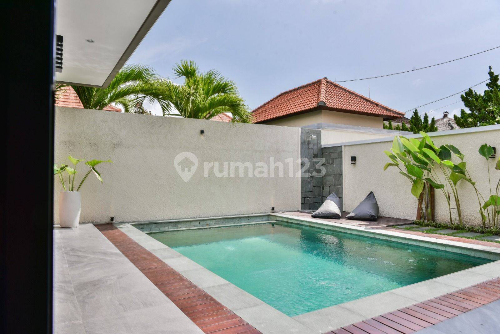 Kerobokan Villa Near Beach For Sale in Bali : Villa Near Beach Secure & Comfortable