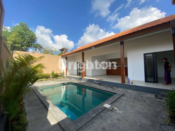 Modern 2-Bedroom Villa for Annual Rent in Tiying Tutul, Badung – Close to Nude Cafe and Local Amenities