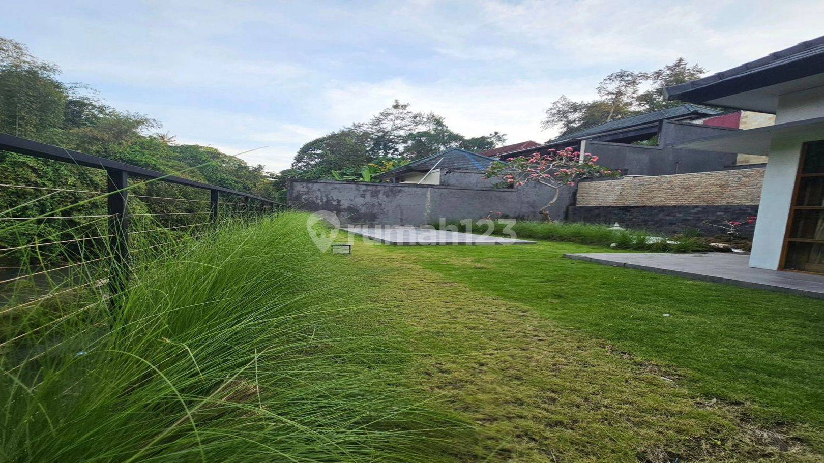 Canggu Luxury Villa For Rent in Bali : Luxury Villa Secure & Comfortable