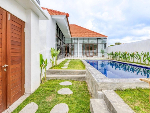 Modern 3-Bedroom House for Rent in Canggu, Bali with Private Garden and Pool Access