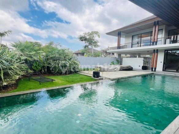 Modern Minimalist 4-Bedroom House for Sale in Jimbaran, Bali – Luxury Living Awaits