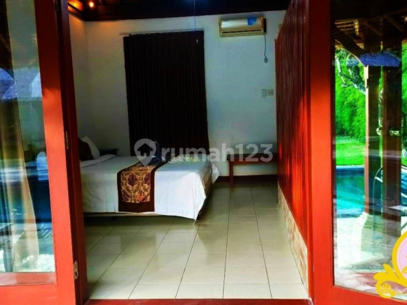 Spacious 3-Bedroom House with Pool and Garden for Rent in Serene Neighborhood