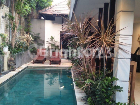 Spacious 4-Bedroom Villa with Rooftop Bar and Pool in Badung, Bali – Ideal for Family Living and Entertaining